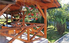 2 Bedroom Cozy Home In Bosiljevo