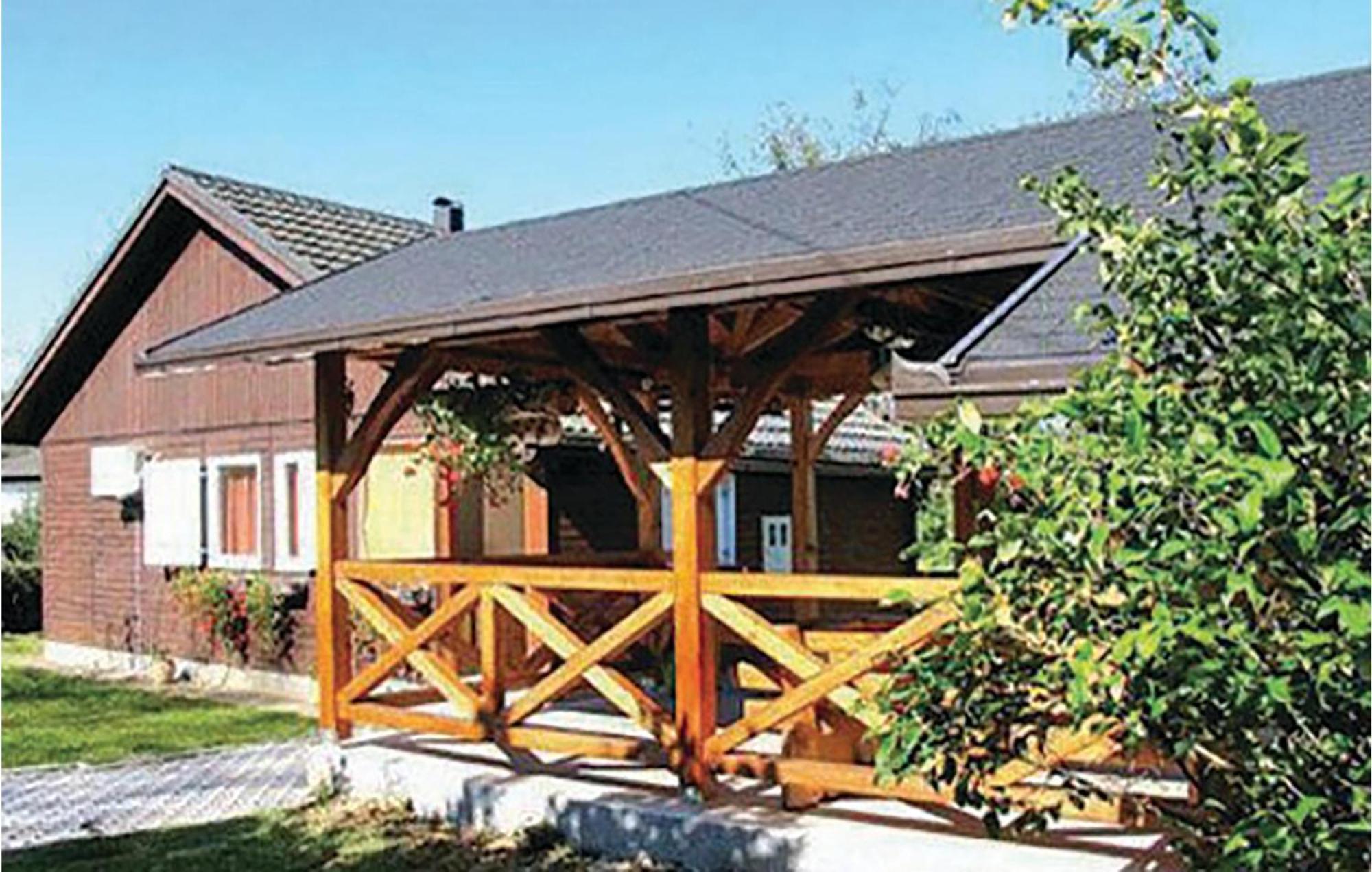 2 Bedroom Cozy Home In Bosiljevo Exterior foto